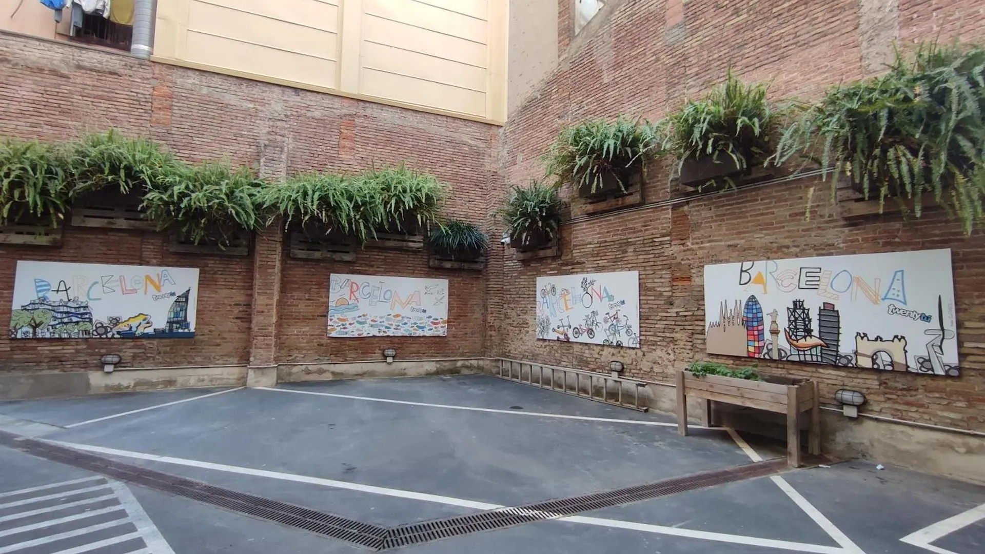 Twentytu Hostel Barcelona Spain
