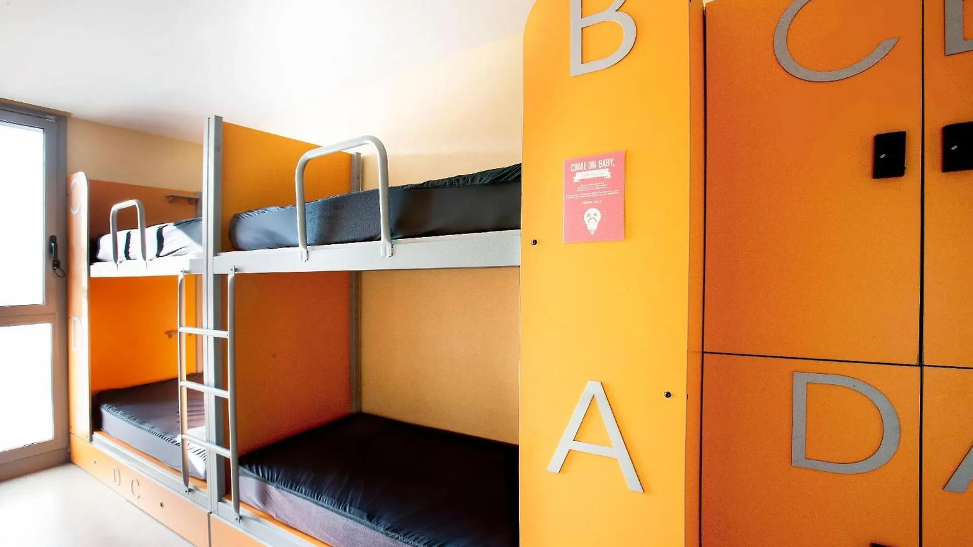 Twentytu Hostel Barcelona